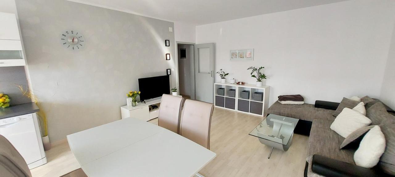 Apartman Near Fazana-500 From The Sea Exterior photo